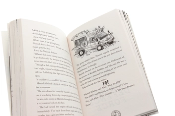 Паперова книга «Hamish and the WorldStoppers», автор Денні Уоллес - фото №6 - мініатюра