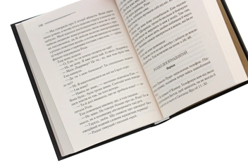 Бумажная книга «Карти на стіл», автор Агата Кристи - фото №5 - миниатюра