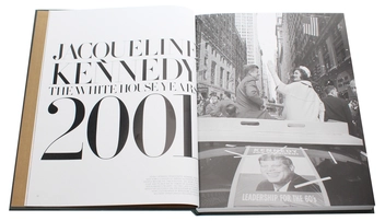 Бумажная книга «Vogue and the Metropolitan Museum of Art Costume Institute: Updated Edition», авторов Хлоя Малле, Хамиш Боулз - фото №5 - миниатюра