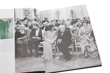 Бумажная книга «Vogue and the Metropolitan Museum of Art Costume Institute: Updated Edition», авторов Хлоя Малле, Хамиш Боулз - фото №7 - миниатюра