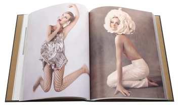 Бумажная книга «Vogue and the Metropolitan Museum of Art Costume Institute: Updated Edition», авторов Хлоя Малле, Хамиш Боулз - фото №8 - миниатюра