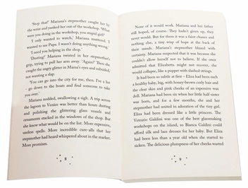Бумажная книга «A Magical Venice story. The Girl of Glass. Book 4», автор Холли Вебб - фото №4 - миниатюра
