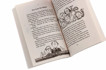 Паперова книга «There's a Viking in My Bed and Other Stories», автор Джеремі Стронг - фото №5 - мініатюра