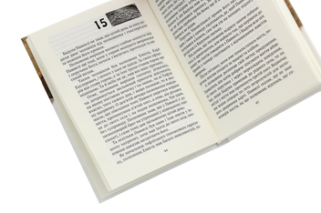 Бумажная книга «Про старі серця й мечі», автор Ака Морчиладзе - фото №5 - миниатюра