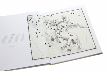 Паперова книга «Celestial Atlas. A Journey in the Sky Through Maps», автор Єлена Персивальді - фото №7 - мініатюра