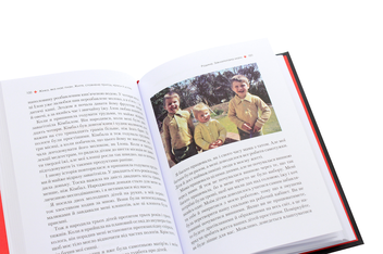 Бумажная книга «Величні жінки (комплект із 4 книжок)», авторов Элинор Беркетт, Мэй Маск, Мари Бенедикт - фото №7 - миниатюра