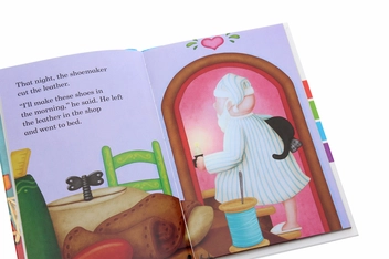 Бумажная книга «The Elves and the Shoemaker. Read it yourself with Ladybird. Level 3» - фото №5 - миниатюра
