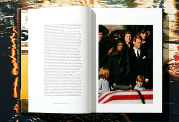 Бумажная книга «Marvin E. Newman. Art Edition No. 226-300 '42nd Street, 1983'» - фото №5 - миниатюра