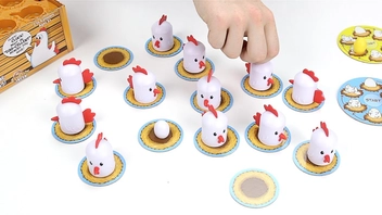  «Настольная игра на внимание Fat Brain Toy Co Peek-A-Doodle Doo (FA093-1)», бренда Fat Brain Toy Co - фото №3 - миниатюра