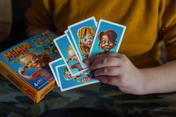 Бумажная книга «Mimiq. Покажіть потрібну гримасу! Настільна карткова гра», авторов Кристиан Дрейно, Фредди Мюллер Андерсен - фото №4 - миниатюра