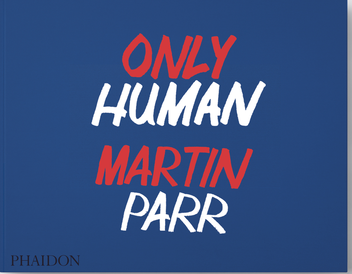 Бумажная книга «Only Human: Photographs by Martin Parr. Tenby, Wales, 2018», автор Мартин Парр - фото №1 - миниатюра