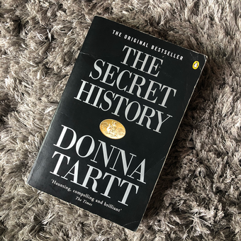 Бумажная книга «The Secret History», автор Донна Тартт - фото №6 - миниатюра