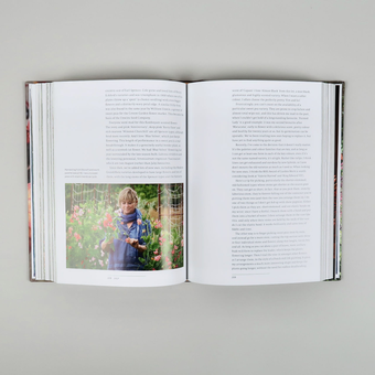 Паперова книга «Sarah Raven's Gardening Year», автор Сара Рейвен - фото №10 - мініатюра