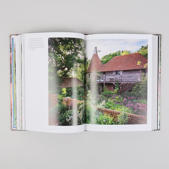 Паперова книга «Sarah Raven's Gardening Year», автор Сара Рейвен - фото №11 - мініатюра