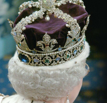 Бумажная книга «The Other Side of the Coin: The Queen, the Dresser and the Wardrobe», автор Анжела Келли - фото №12 - миниатюра