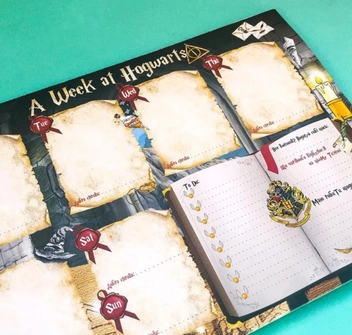  «Еженедельник настольный LifeFLUX A week at Hogwarts А4 (LFWEUPHP023)», бренда LifeFLUX - фото №2 - миниатюра