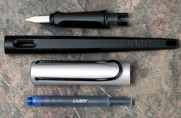 «Ручка чернильная Lamy Joy Сияющая Черная 1.1 мм (4029994)», бренда Lamy - фото №4 - миниатюра