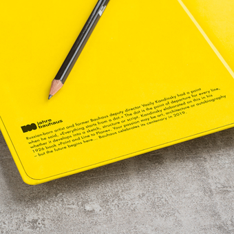  «Блокнот Leuchtturm1917 100 Years Bauhaus Точка Красный (359619)», бренда Leuchtturm1917 - фото №8 - миниатюра