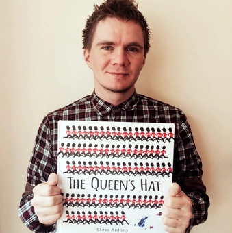 Бумажная книга «The Queen's Hat», автор Стив Энтони - фото №3 - миниатюра