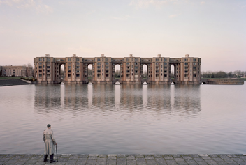 Бумажная книга «The Tale of Tomorrow. Utopian Architecture in the Modernist Realm» - фото №7 - миниатюра