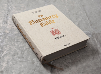 Бумажная книга «The Gutenberg Bible of 1454 (комплект из 2 книг)» - фото №3 - миниатюра