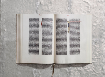 Бумажная книга «The Gutenberg Bible of 1454 (комплект из 2 книг)» - фото №7 - миниатюра