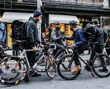 Бумажная книга «Velo 3rd Gear. Bicycle Culture and Storie» - фото №3 - миниатюра