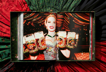 Бумажная книга «Ellen von Unwerth. Heimat. Art Edition No. 201-300 'Spy Device'» - фото №13 - миниатюра