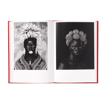 Бумажная книга «Zanele Muholi (Limited edition)» - фото №7 - миниатюра
