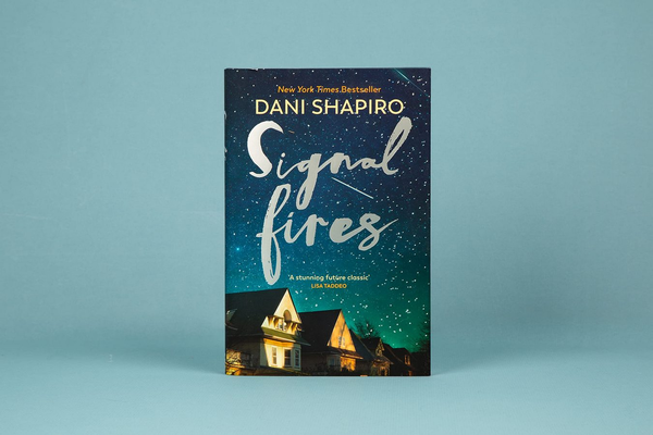 Паперова книга «Signal Fires», автор Дані Шапіро - фото №1
