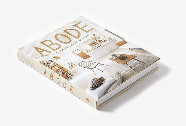 Бумажная книга «Abode: Thoughtful Living with Less», авторов Мейсон Сент-Питер, Серена Митник-Миллер - фото №1