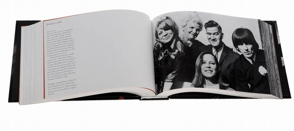 Бумажная книга «The Beatles. 365 Days», автор Саймон Уэллс - фото №1