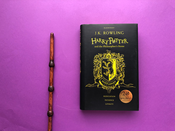 Бумажная книга «Harry Potter and the Philosopher's Stone», автор Джоан Роулинг - фото №1