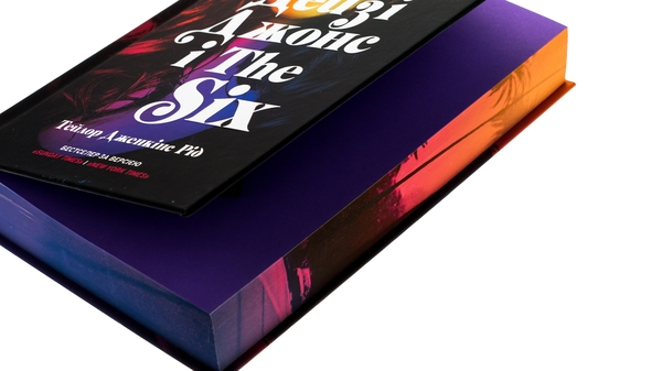 Бумажная книга «Дейзі Джонс і The Six (із кольоровим зрізом)», автор Тейлор Дженкинс Рид - фото №1