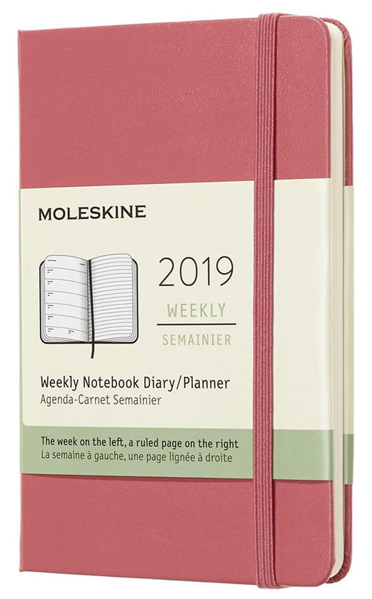  «Еженедельник карманный Moleskine на 2019 год пастельно-розовый (DHD1112WN2Y19)», бренда Moleskine - фото №1