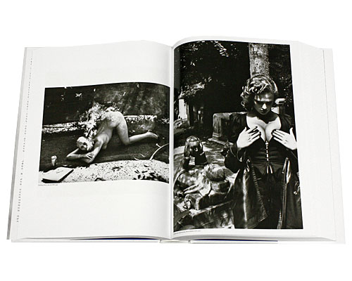 Бумажная книга «Helmut Newton. Sumo (подарочный комплект в коробке с подставкой для книги)» - фото №1