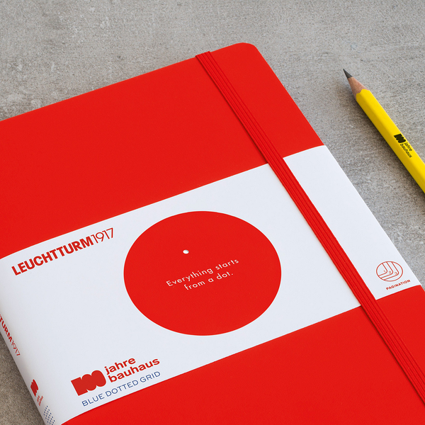  «Блокнот Leuchtturm1917 100 Years Bauhaus Точка Красный (359619)», бренда Leuchtturm1917 - фото №1