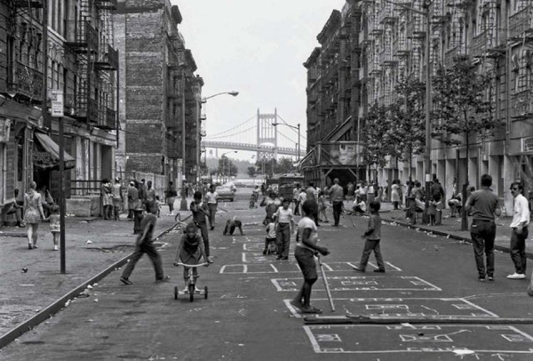 Бумажная книга «New York: Portrait of a City / Portrat einer Stadt / Portrait d'une ville», автор Реуэл Голден - фото №1