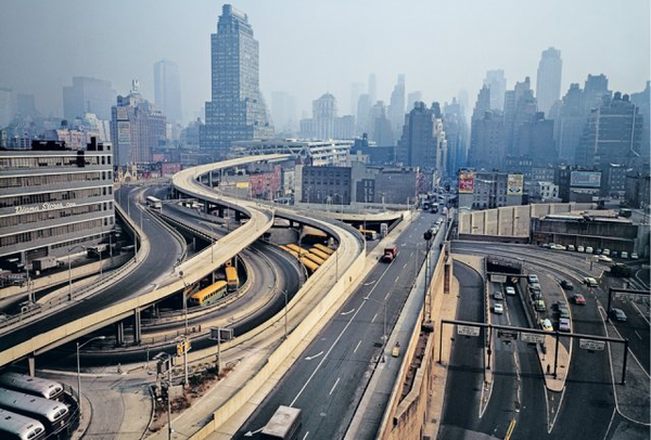 Бумажная книга «New York: Portrait of a City / Portrat einer Stadt / Portrait d'une ville», автор Реуэл Голден - фото №1