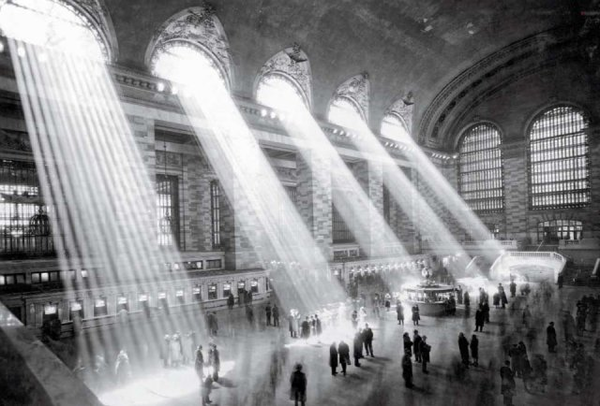 Бумажная книга «New York: Portrait of a City / Portrat einer Stadt / Portrait d'une ville», автор Реуэл Голден - фото №1