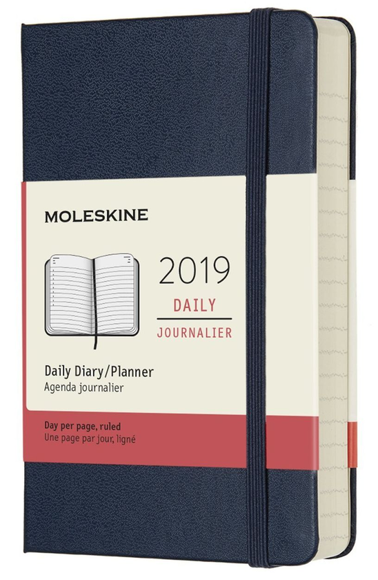  «Ежедневник карманный Moleskine на 2019 год сапфир (DHB2012DC2Y19)», бренда Moleskine - фото №1