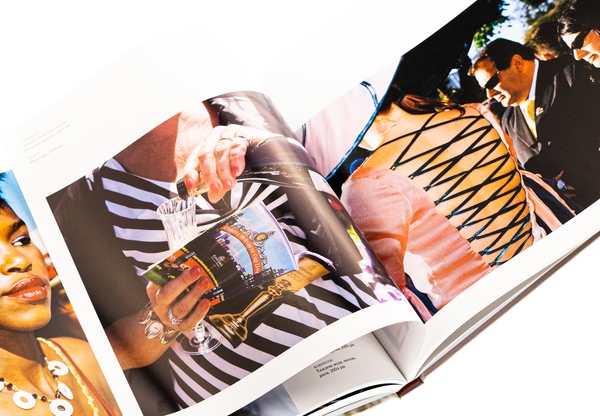 Бумажная книга «Вулична фотографія сьогодні», авторов Софи Ховарт, Стивен Макларен - фото №1