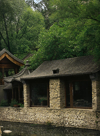 Паперова книга «Living in China», авторів Рето Гунті, Дейзанн МакЛейн - фото №1