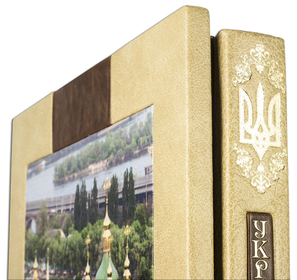 Паперова книга «Україна / Ukraine (Red Panther) у футлярі» - фото №1