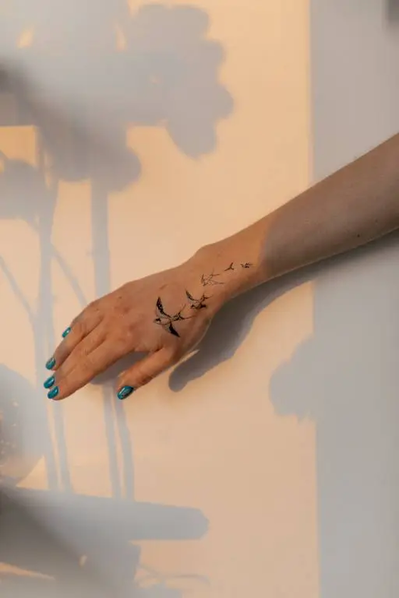  «Тимчасове тату Tattooshka Політ ластівки (T-118)», бренда Tattooshka - фото №1