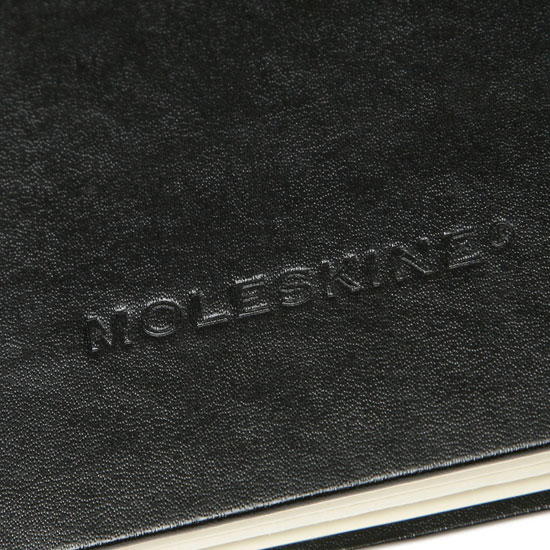  «Записная книжка Moleskine с индексом Черная (QP064F#978-88-8370-165-8)», бренда Moleskine - фото №1