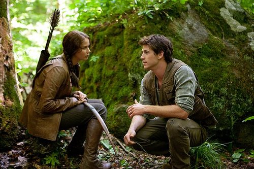 Бумажная книга «The Hunger Games: Official Illustrated Movie Companion», автор Кейт Эган - фото №1