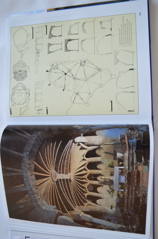 Паперова книга «Gaudi», автор Райнер Зербст - фото №1