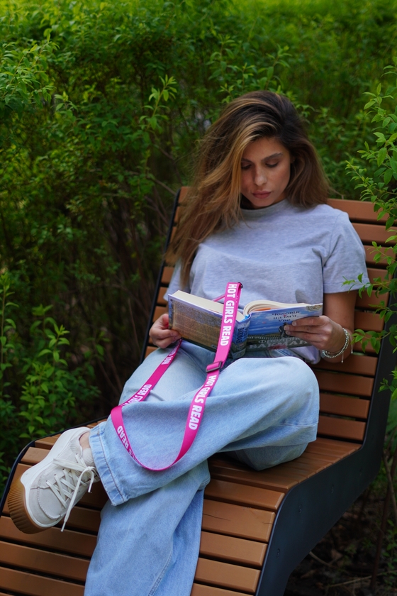  «Закладка з ремінцем «Hot girls read»», бренда BOOK BUDDY - фото №1
