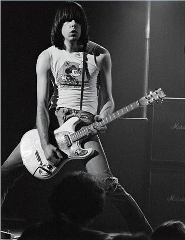 Бумажная книга «Commando. The Autobiography of Johnny Ramone», автор Джонни Рамон - фото №1